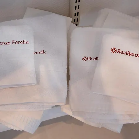 Residenza Farella-camera Fuoco Di Lusso Con Climatizzazione Wi-fi E Balcone Panoramico A Pensjonat 3*