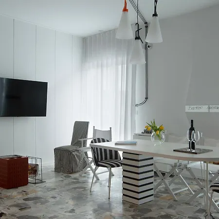 Residenza Farella-camera Fuoco Di Lusso Con Climatizzazione Wi-fi E Balcone Panoramico A Pensjonat Pompeja
