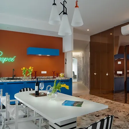 Residenza Farella-camera Fuoco Di Lusso Con Climatizzazione Wi-fi E Balcone Panoramico A Pompeja